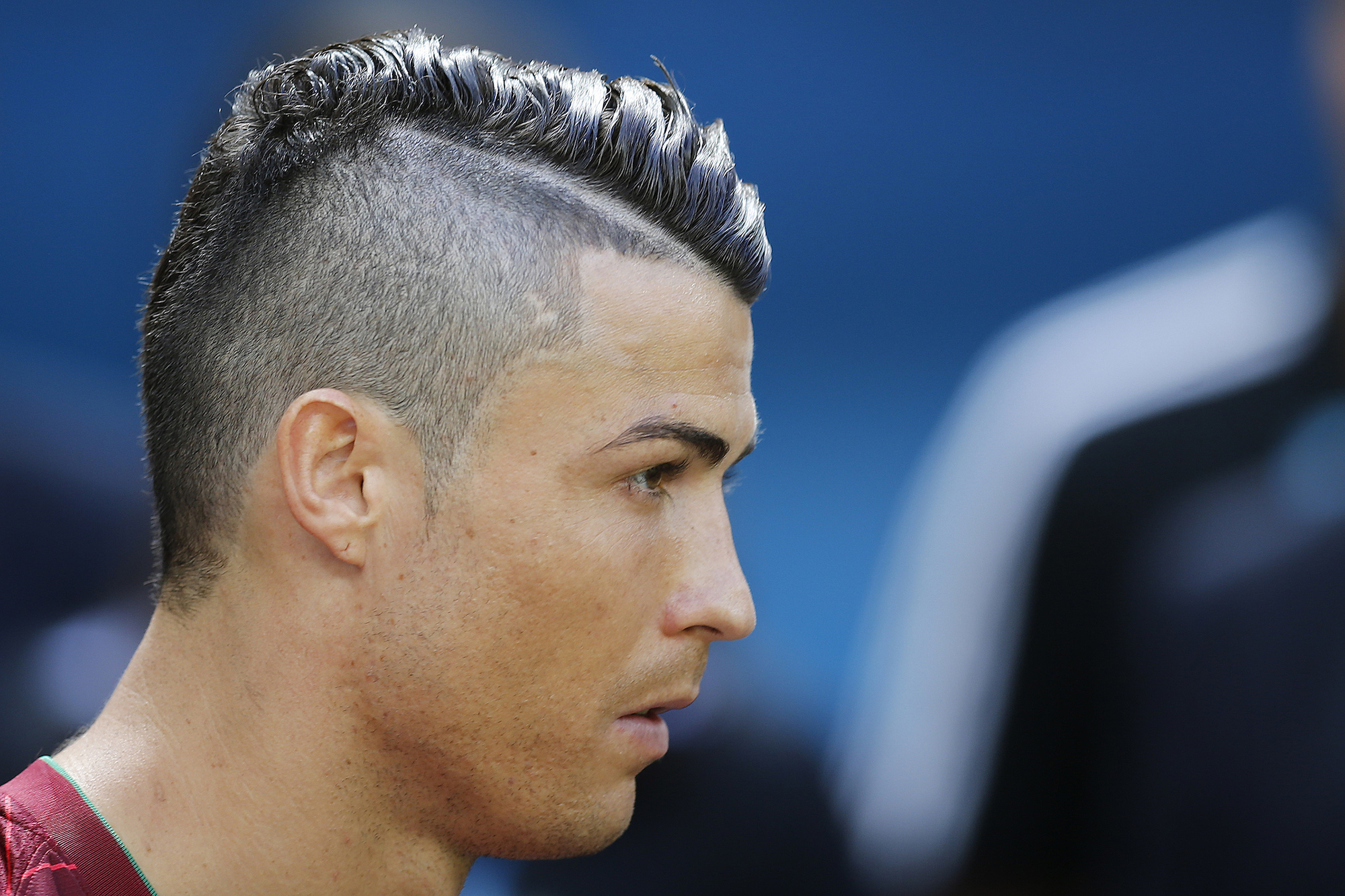 Cristiano Ronaldo dengan gaya rambut disconnected pompadour fade