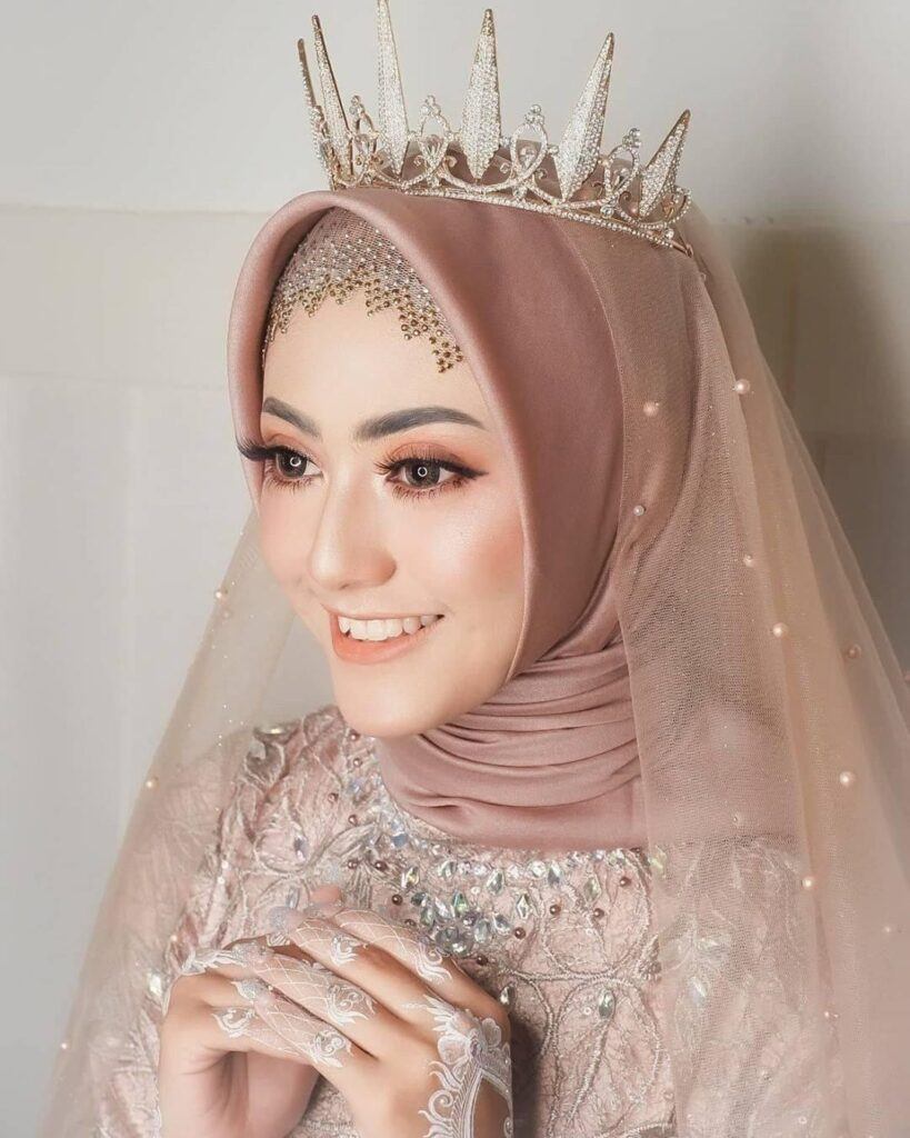 13 Inspirasi Gaya Hijab Wedding Kekinian Untuk Hari Spesialmu All Things Hair Id