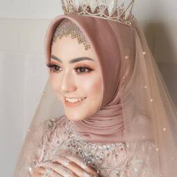 Hijab sederhana dengan mahkota pinterest 1