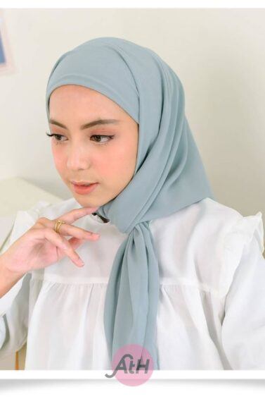 Wanita Indonesia kenakan hijab segi empat