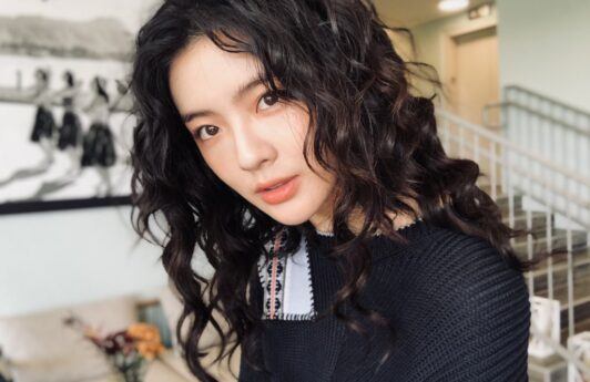 lee sun bin korea dengan rambut keriting perm