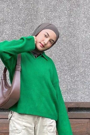 selebgram hijab jihanrifaa dengan baju hijau