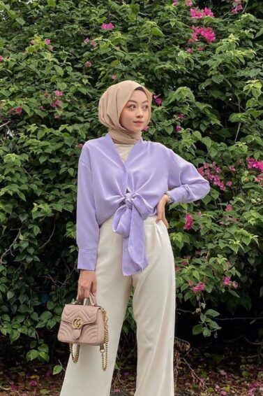 selebgram hijab meiranip dengan baju lilac