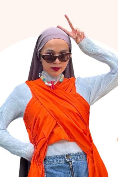 Kumpulan foto selebgram hijab memakai outfit warna orange