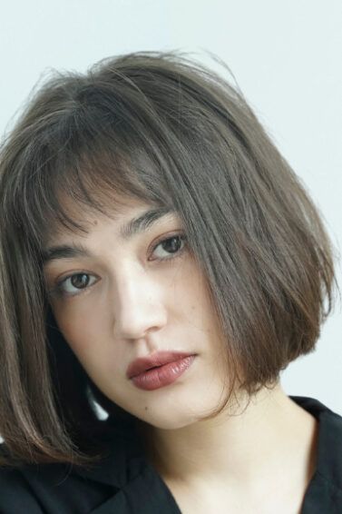 Wanita Asia dengan model rambut bob pendek sebagai cara menebalkan rambut tipis