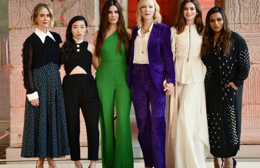 Seis mujeres (algunas famosas como Sandra Bullock, Anne  Hathaway y Cate Blanchet) paradas una al lado de la otra