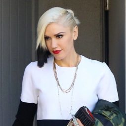 Gwen Stefani con pelo rubio y ´puntas negras