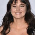 Shailene Woodley pelo ondulado largo con flequillo
