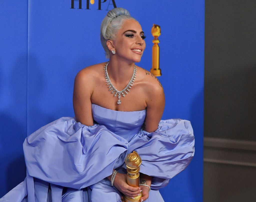 Lady Gaga con melena azul celeste