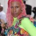 hombre pelo largo rosa met gala 2019