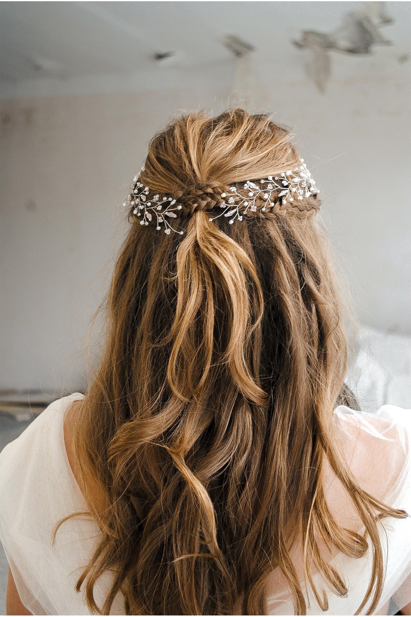 8 adornos para el pelo con los que dar un toque festivo a todos tus looks