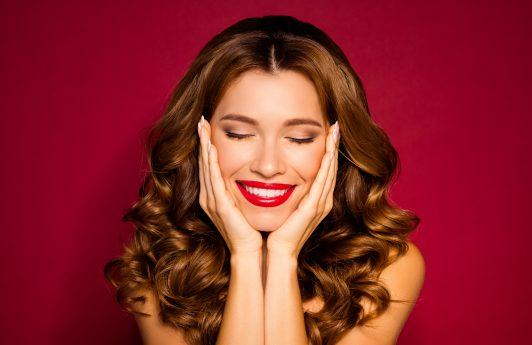 woman with wavy hair big curls auburn hair
