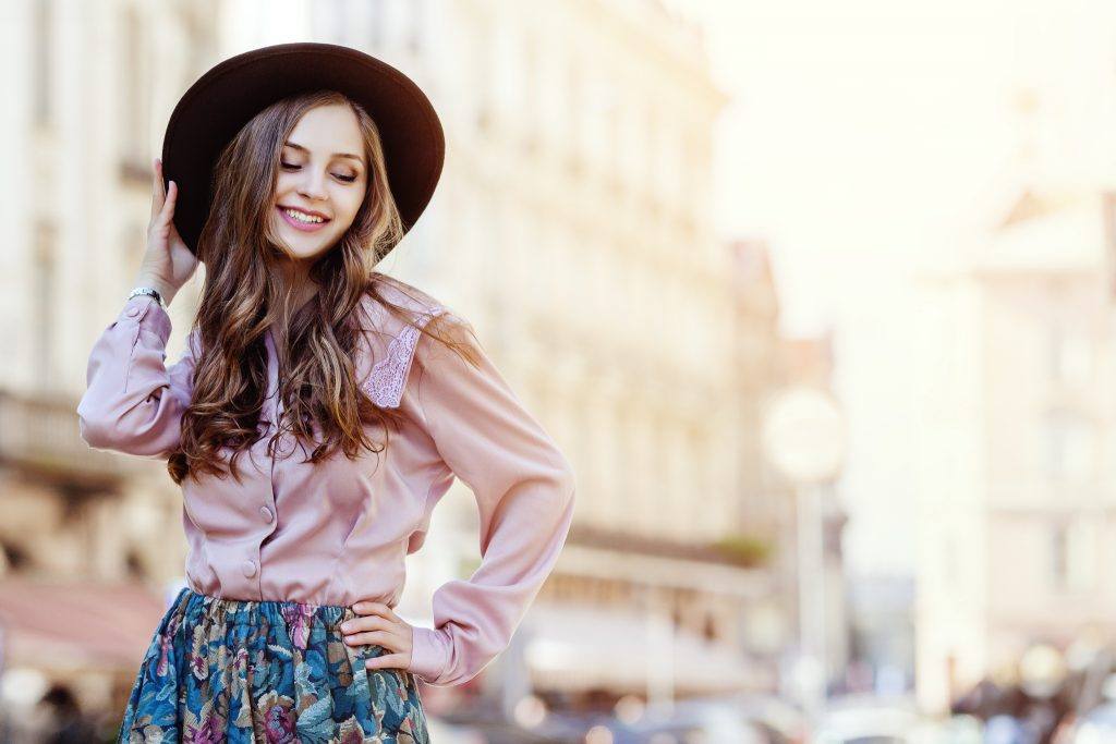 woman with a wide brimmed hat and wavy brown hair