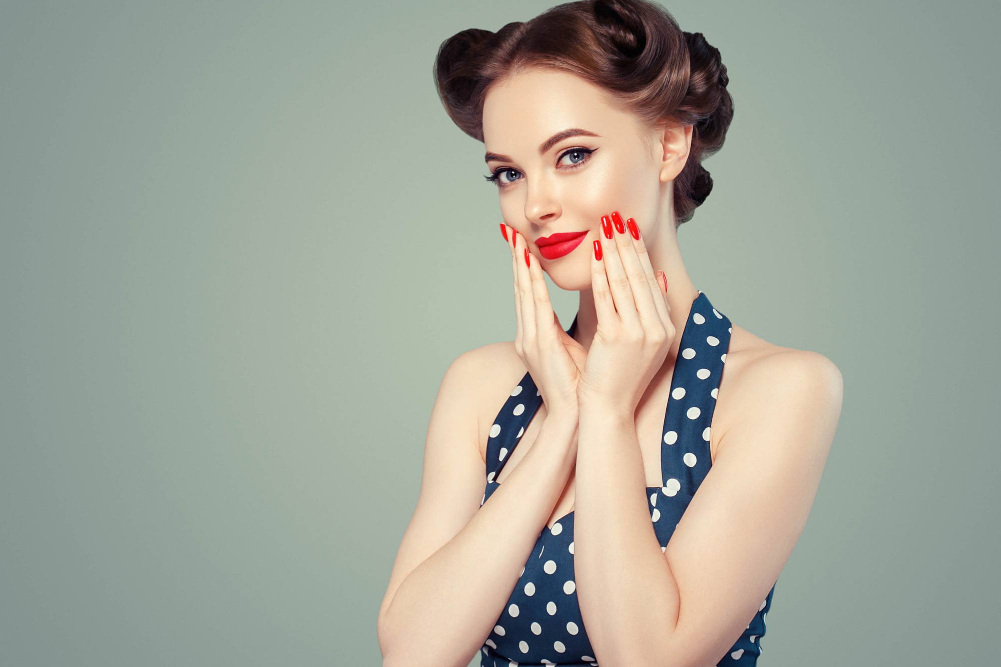 1940s hairstyles: Victory rolls