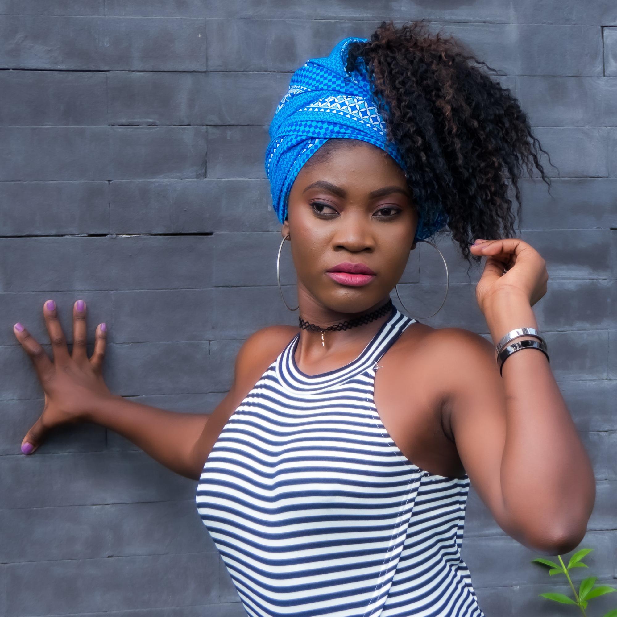 Women with natural hair wearing a blue scarf around her head