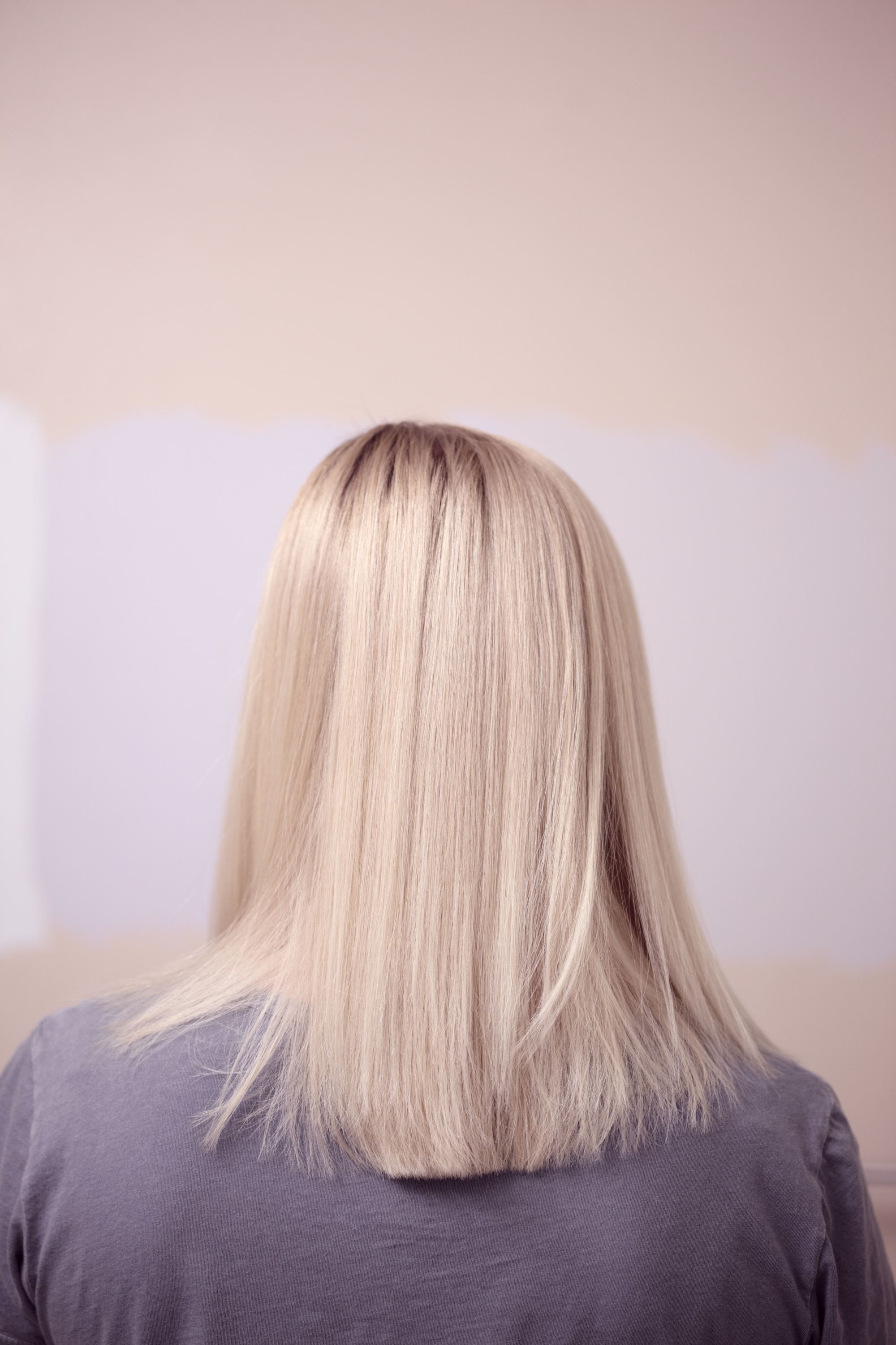Woman with straight blonde hair