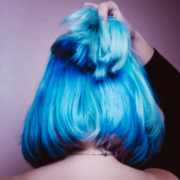 woman with blue hair bob hairstyle