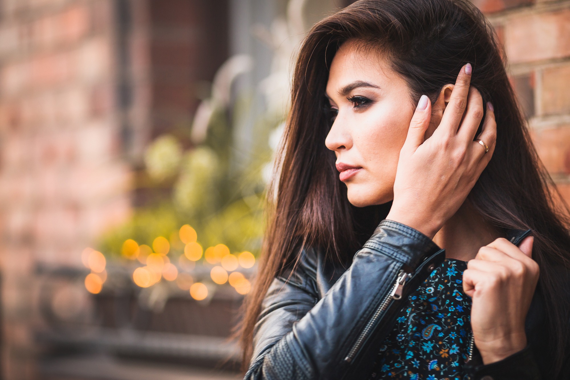 work hairstyle ideas: woman with straight and sleek hair