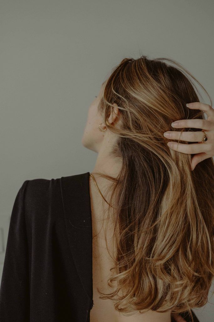 Caramel hair highlights as a summer hair shade