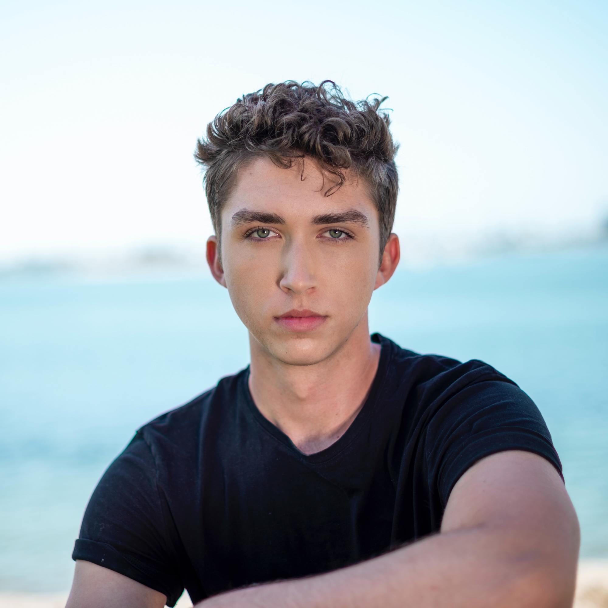 fuss-free men's hairstyles: Man with a textured top hair