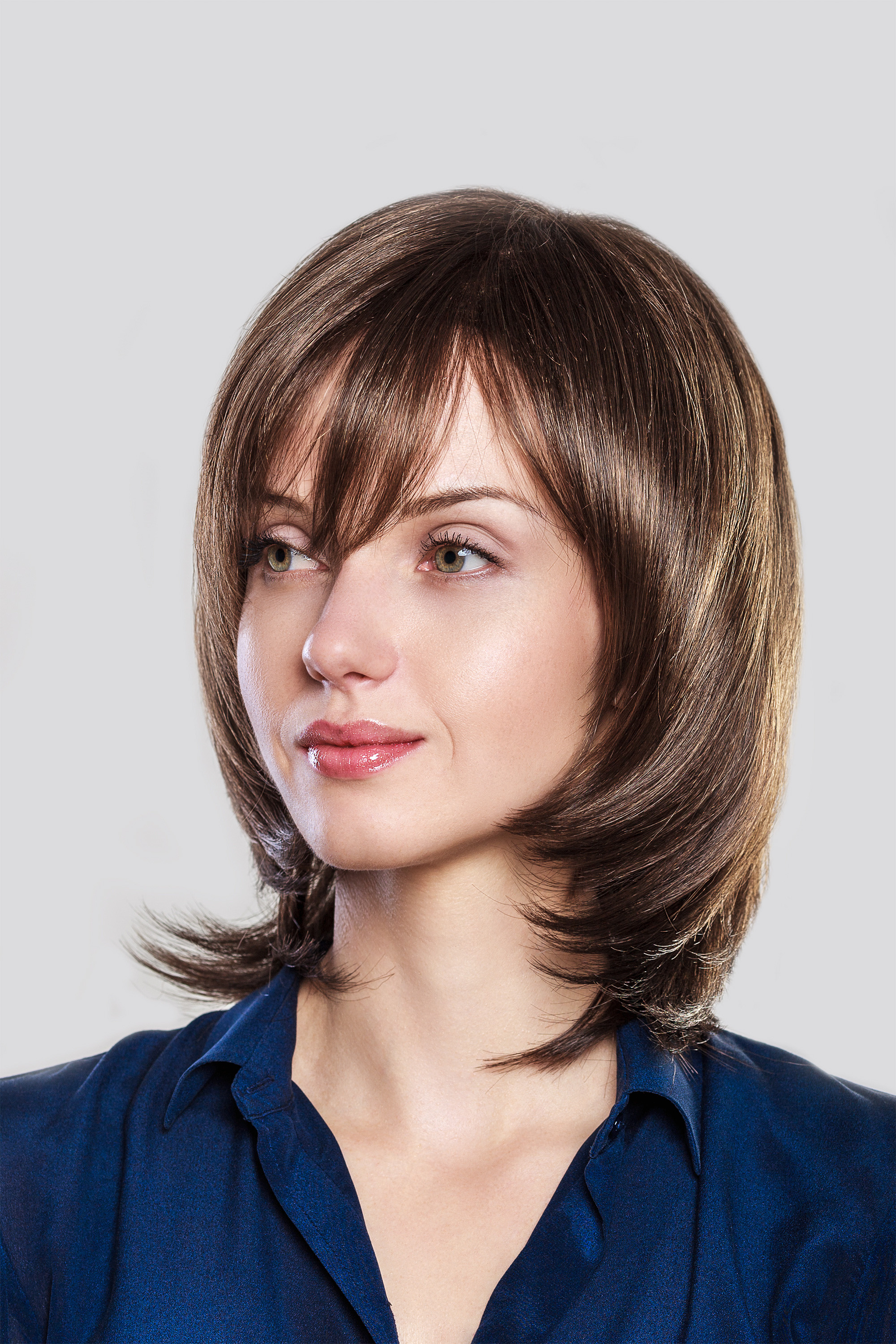 vintage haircuts: woman with sleek shoulder-length haircut that has layers and is curled in at the ends