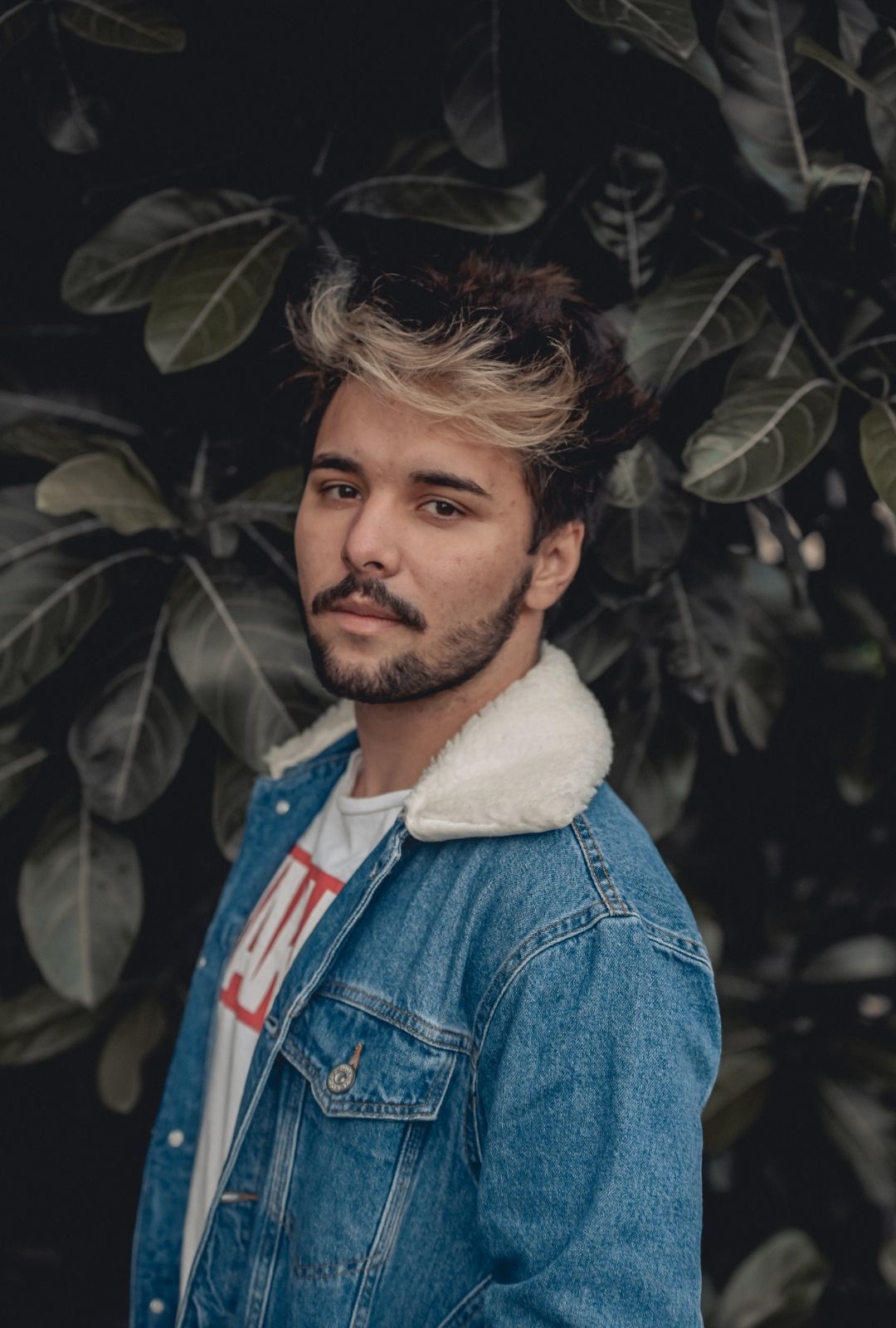 hair colours for men: man with black hair and a blonde streak at his front hairline