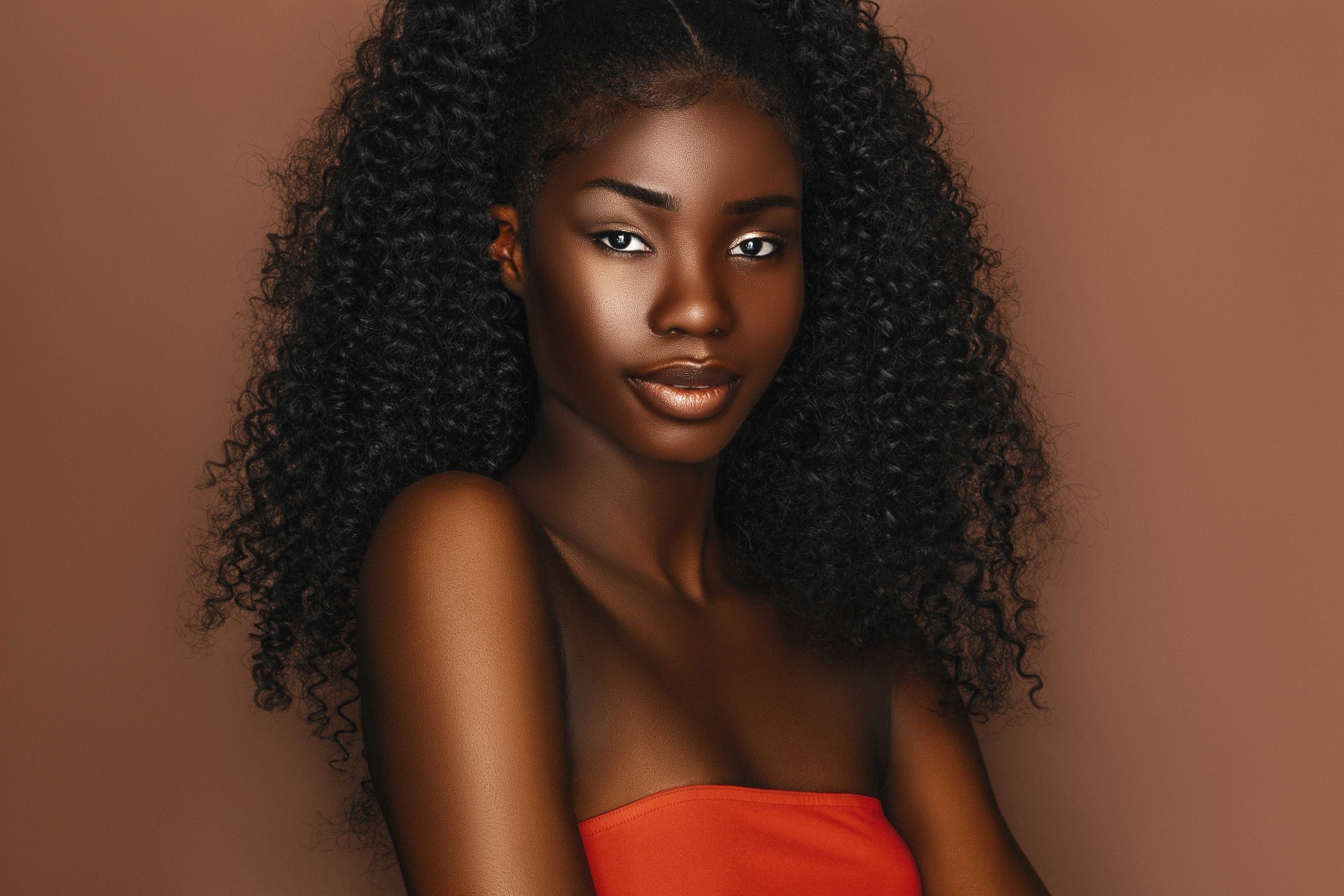 Woman with small spiral curls