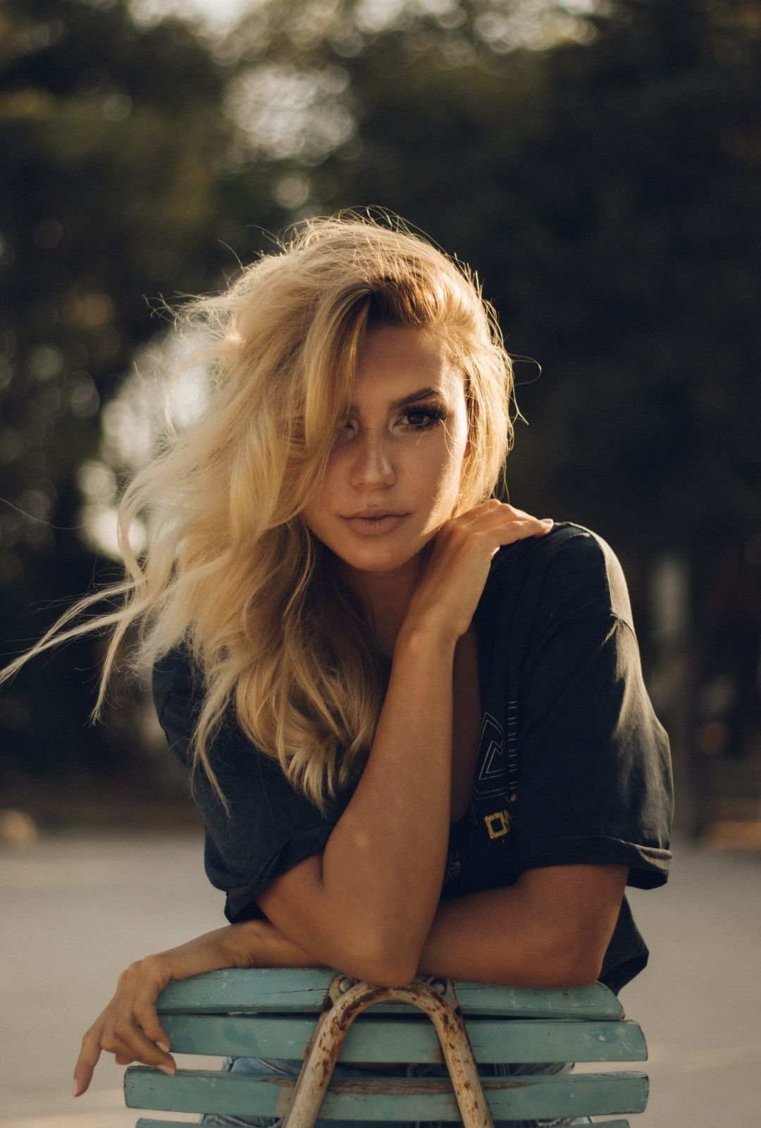 woman with long blonde hair