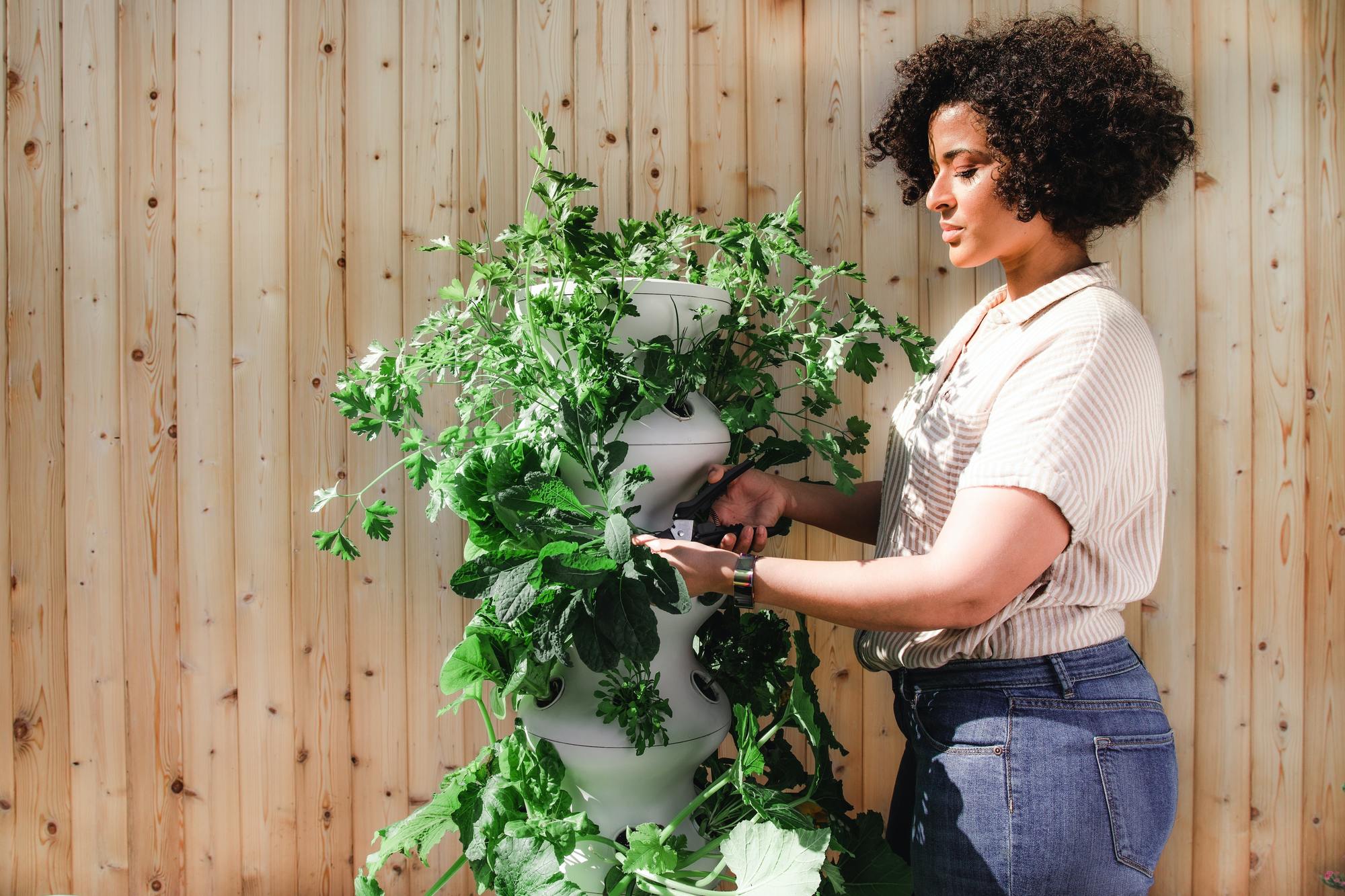 earth-friendly products_woman gardening