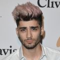 Zayn Malik con cabello rosa