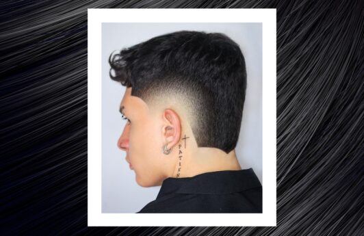 Hombre joven con corte de pelo el 7 colombiano