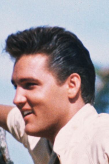 Peinados de Elvis Presley con pompadour