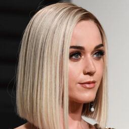 Katy Perry con corte de pelo para cara ovalada