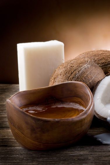 Foto de óleo de coco e sabão de coco para o cabelo