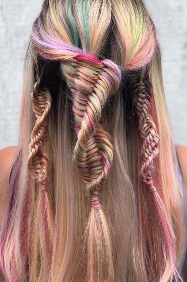 cabelo liso arco-iris com tranças DNA