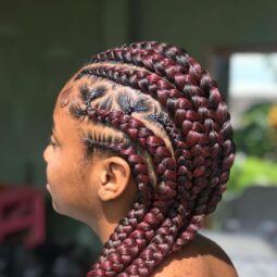 Mulher com trança afro ghana braids