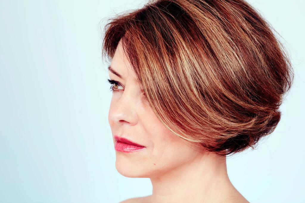 Top 25 Fall Hair Colors for Women Over 40 in 2024
