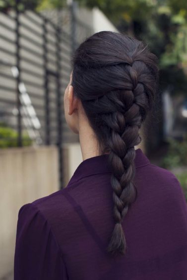 how to do a french braid on dark brown hair in five minutes