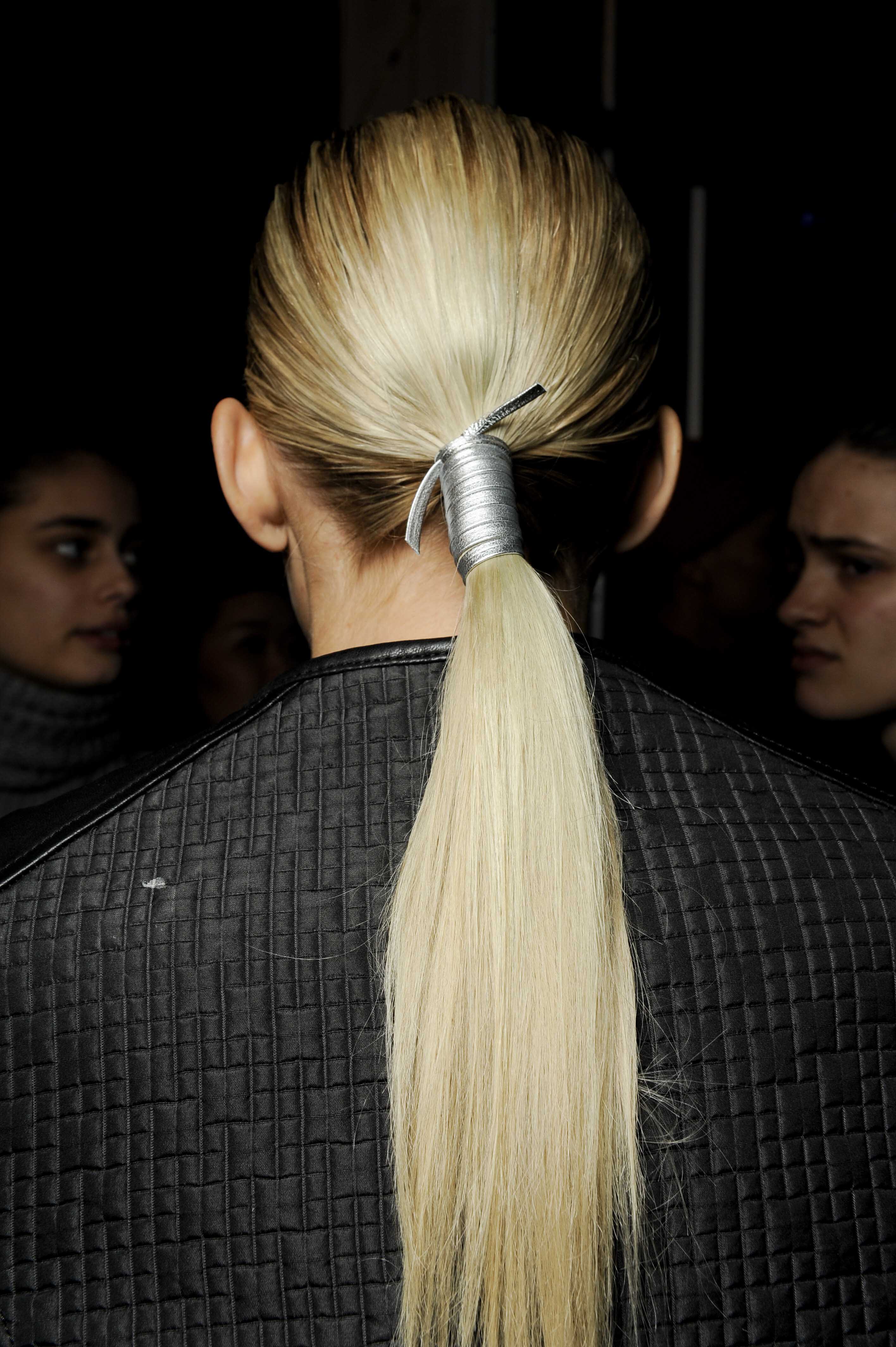 wedding guest hairstyles sleek ponytail