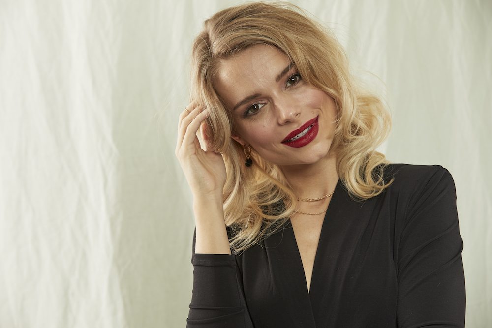 greasy hair solution blonde