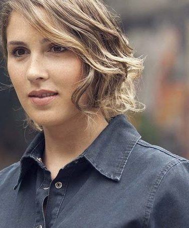 how to create a stylish and gorgeous wavy long bob