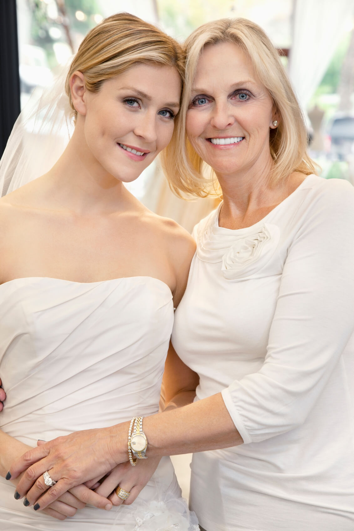 16 Gorgeous Hairstyles for Mother of the Bride | WeddingInclude | Wedding  Ideas Inspiration Blog