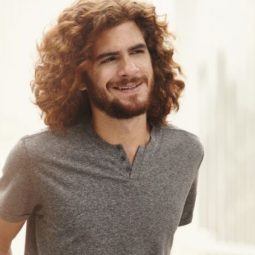 defined curls for men: get the look