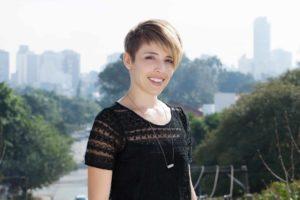 pixie cut with bangs: balayage