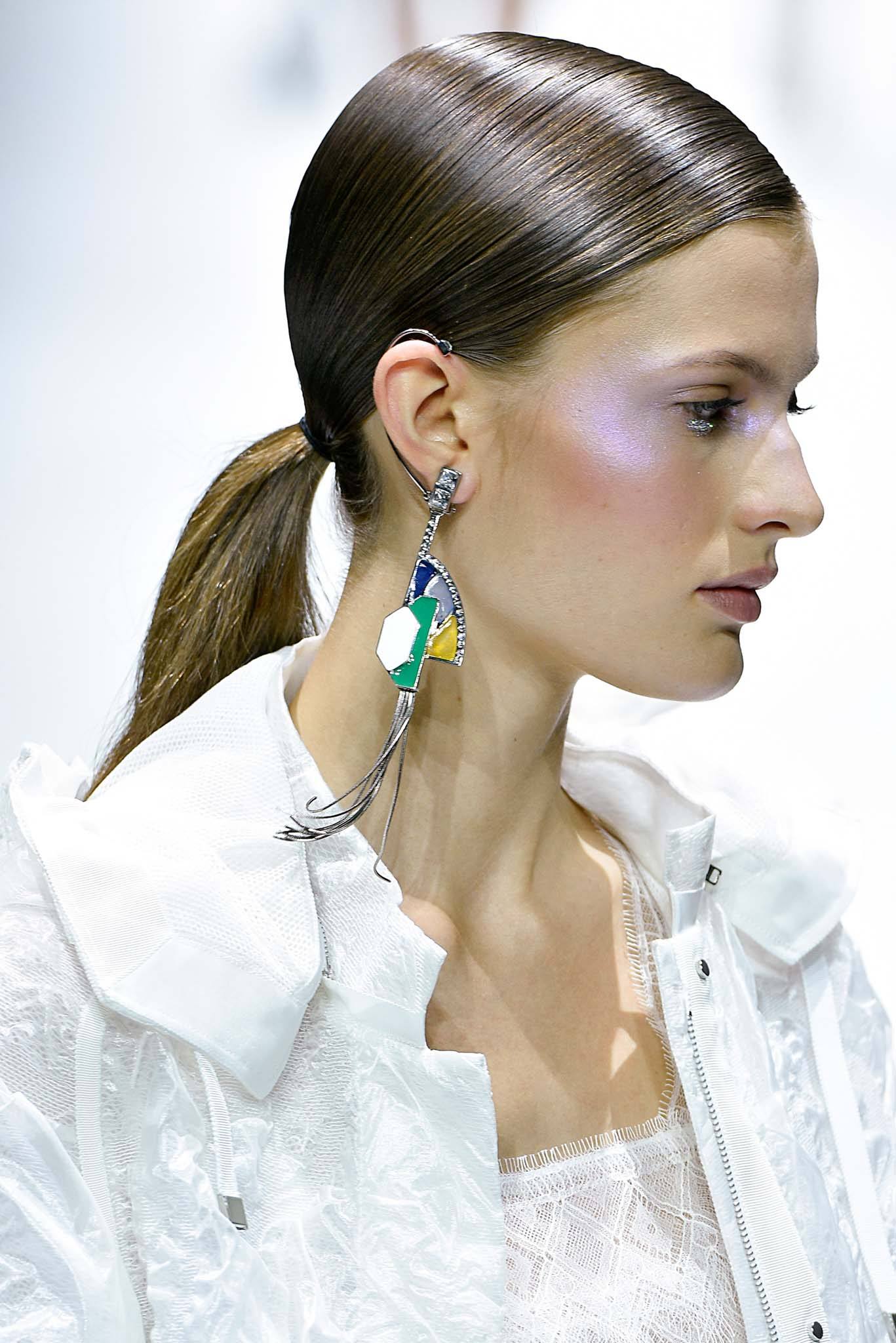 use hair wax smooth sleek hair trend