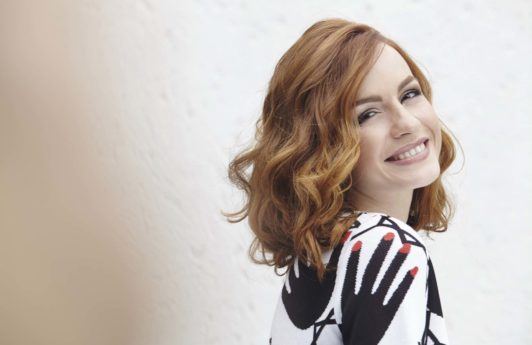 how to create a wavy faux bob on red hair