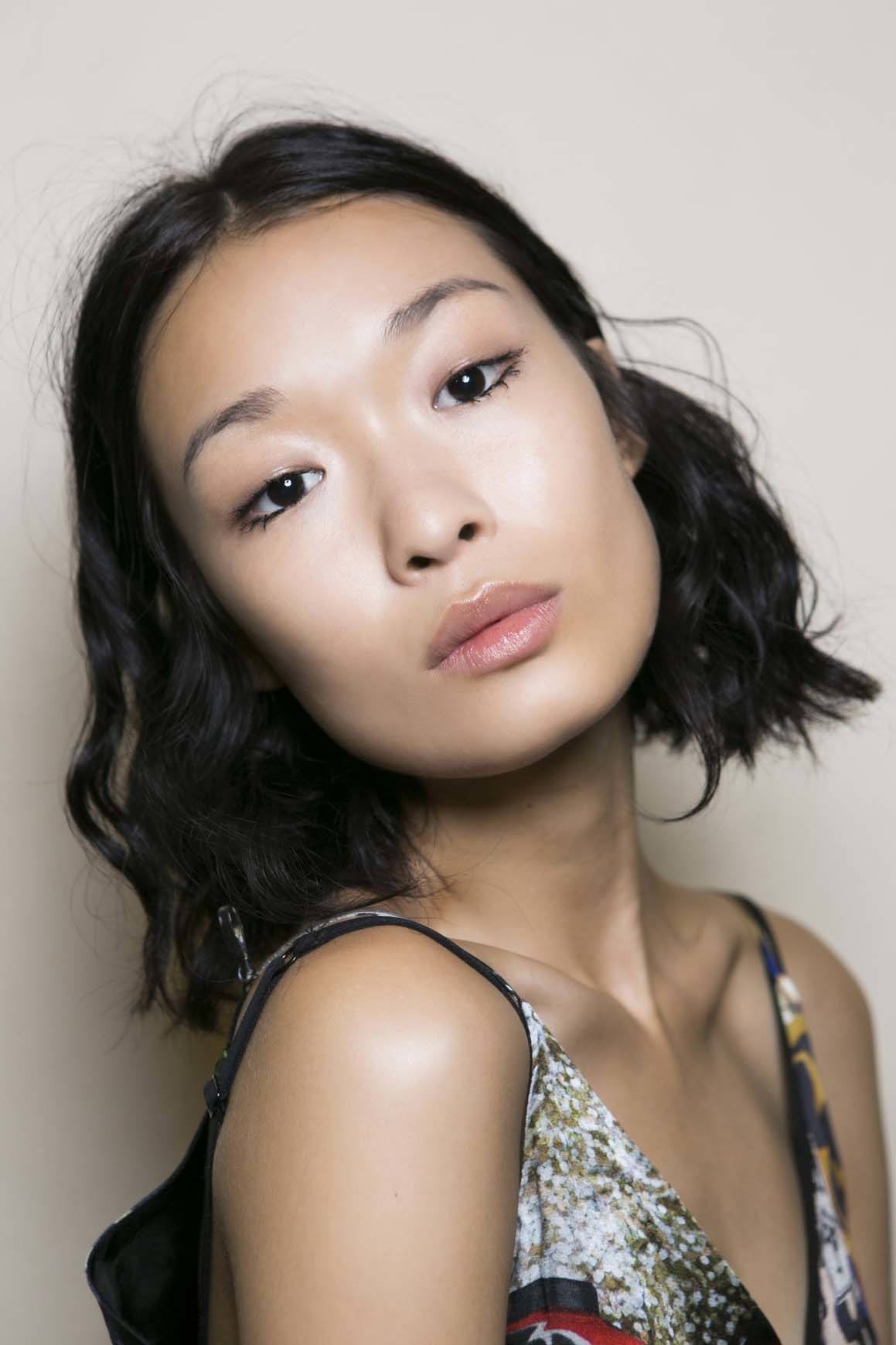 The best quick hairstyles for short hair types: beachy waves