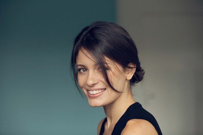quick hairstyles for short hair with an updo