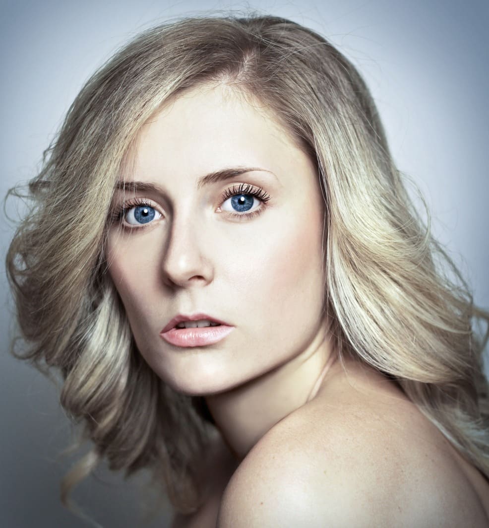 feathered blonde hair with dark roots