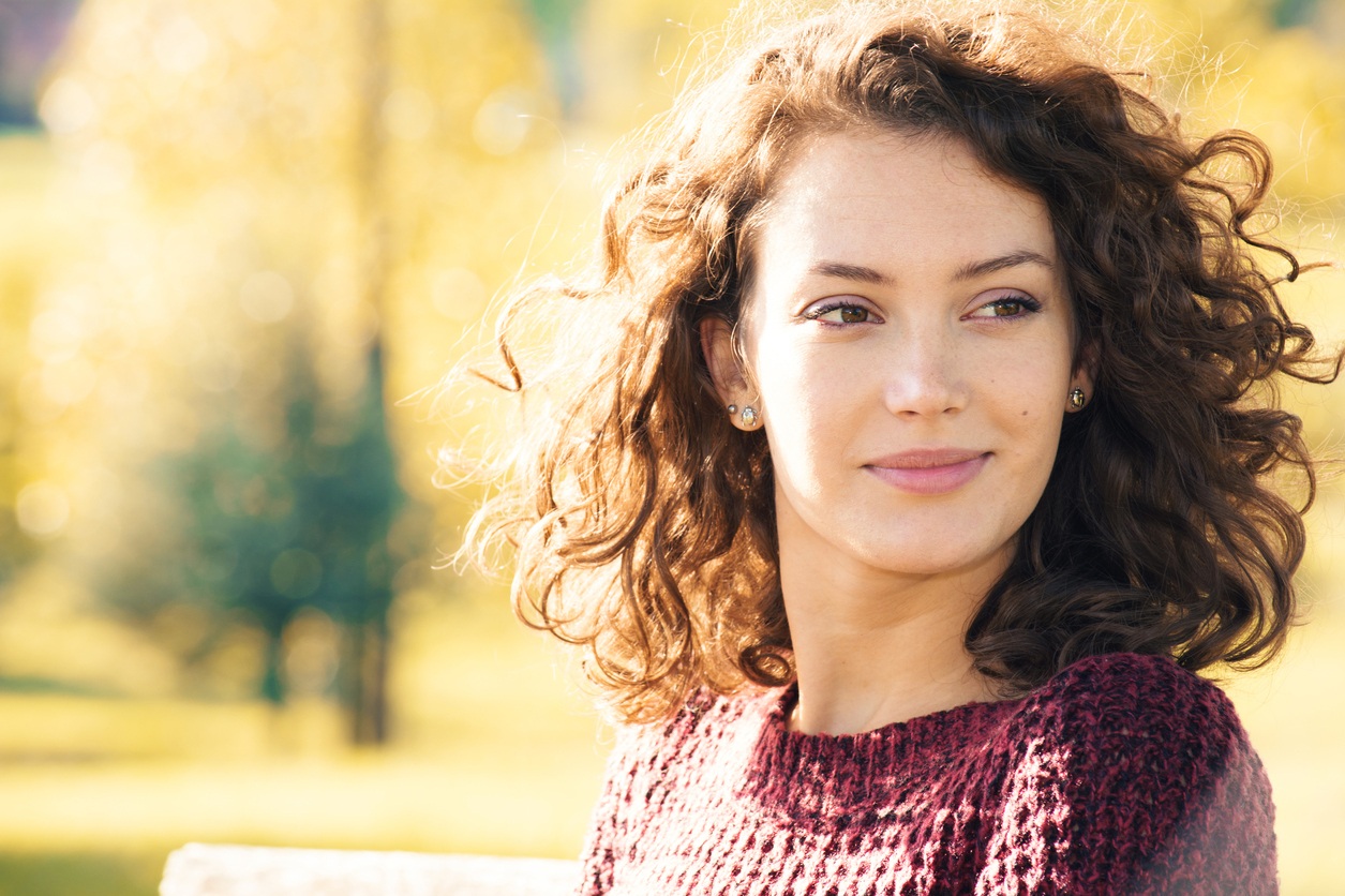 short haircuts for curly hair: off center part lob